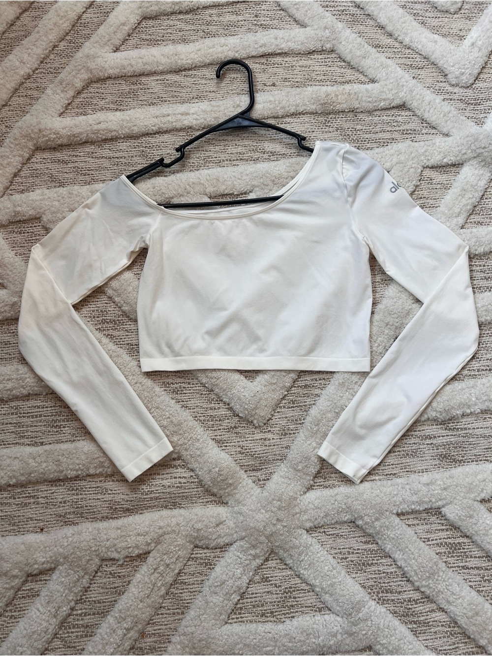 ALO Asymmetric Sheer Glow Long Sleeve XS Ivory Cream - Picture 3 of 12